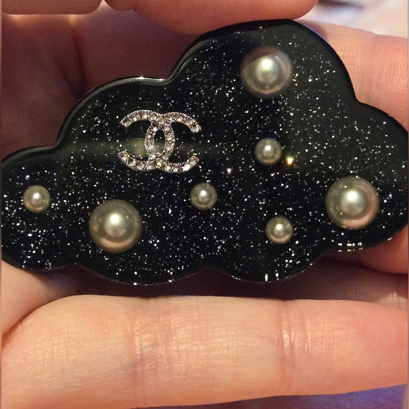Glittered Resin Crystal Pearl CC Cloud Brooch Black Silver 2017S - Picture 4 of 4